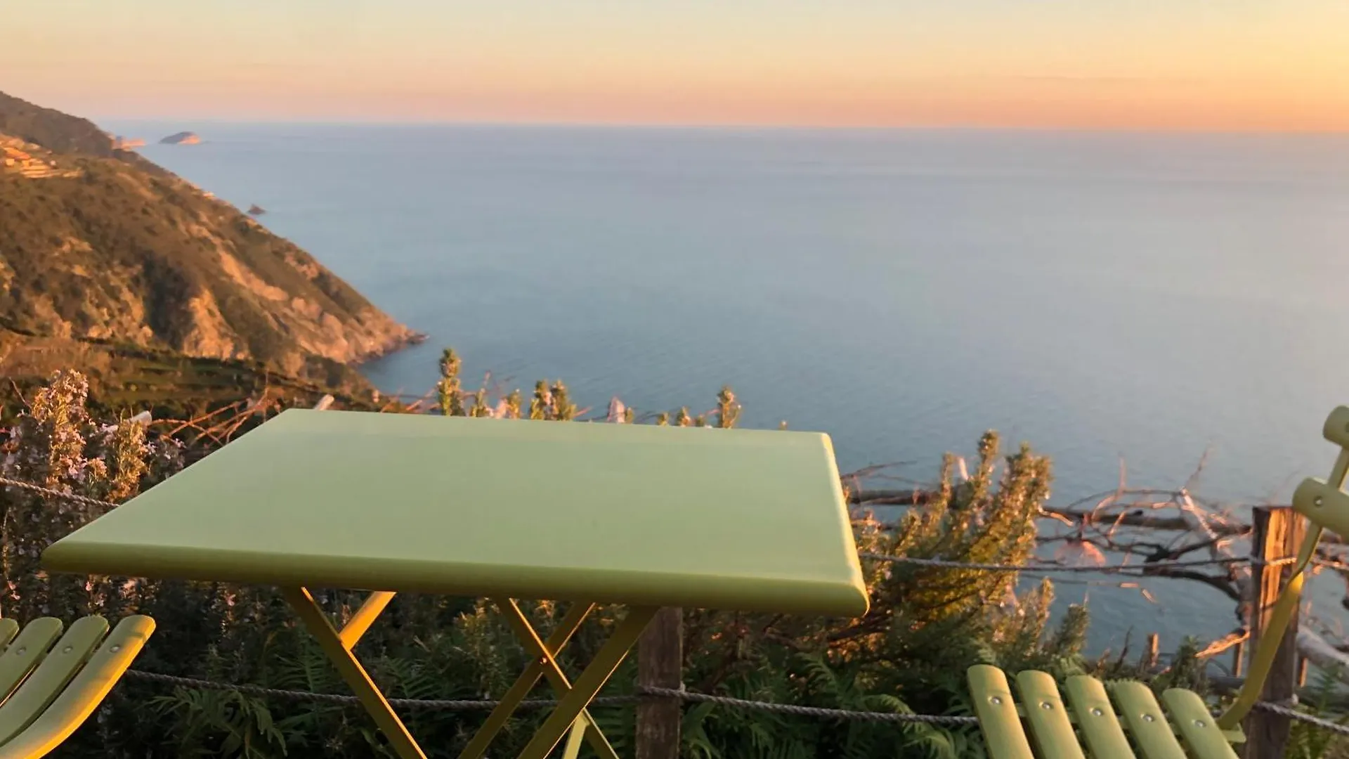 Refuge Uwabio Organic Vineyard Cinqueterre Villa Riomaggiore Italy