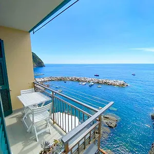  Apartment La Scogliera -